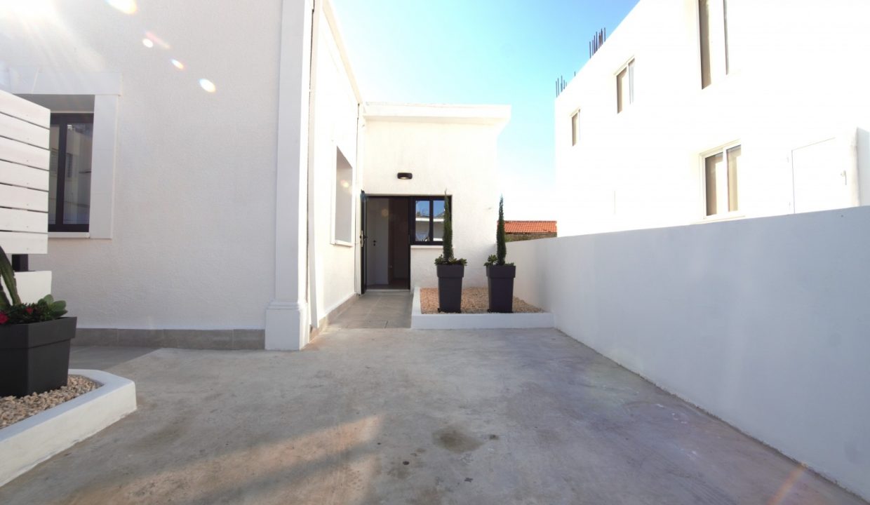 652634-bungalow-for-sale-in-paphos-town_orig