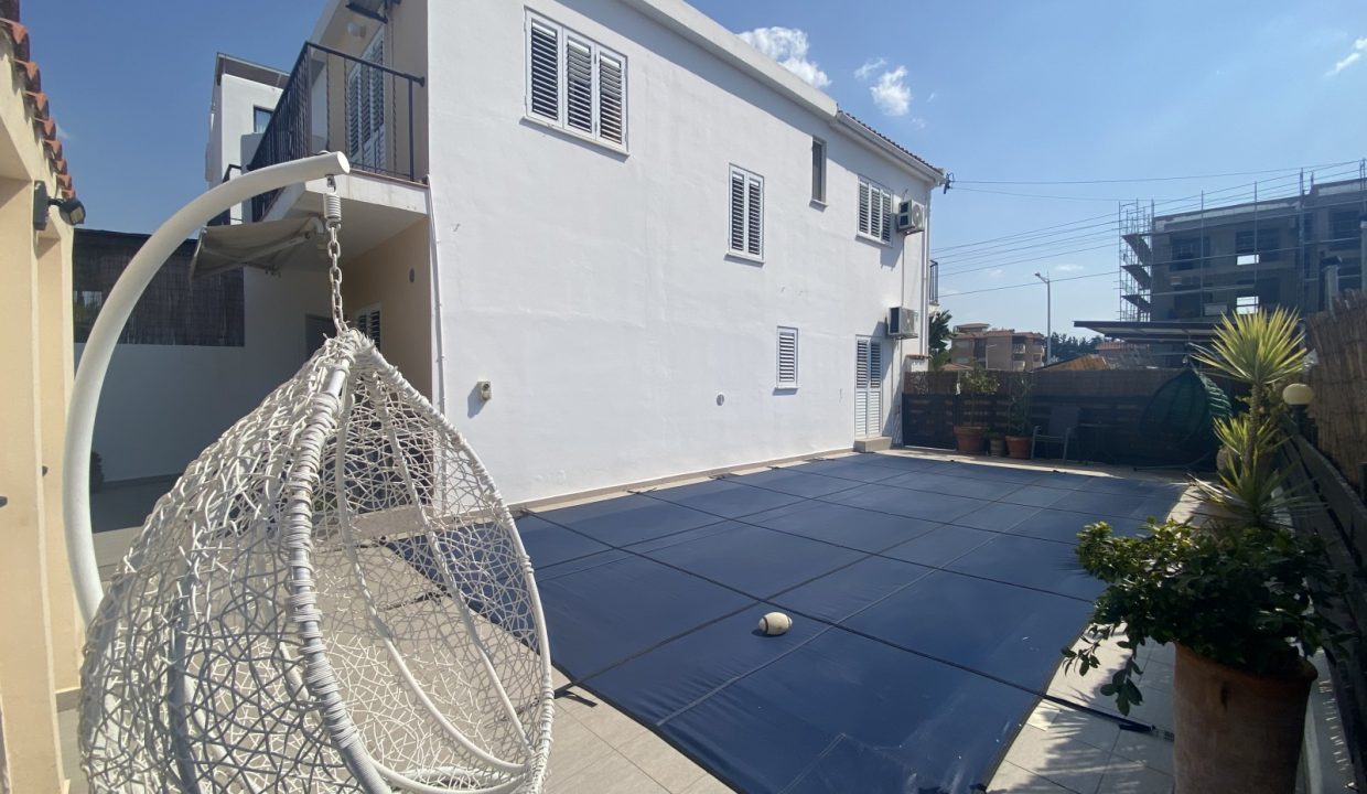 663918-detached-villa-for-sale-in-select-location_orig
