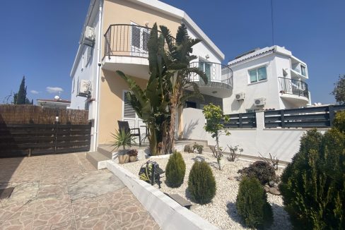 663933-semi-detached-villa-for-sale-in-kato-paphos-universal_orig