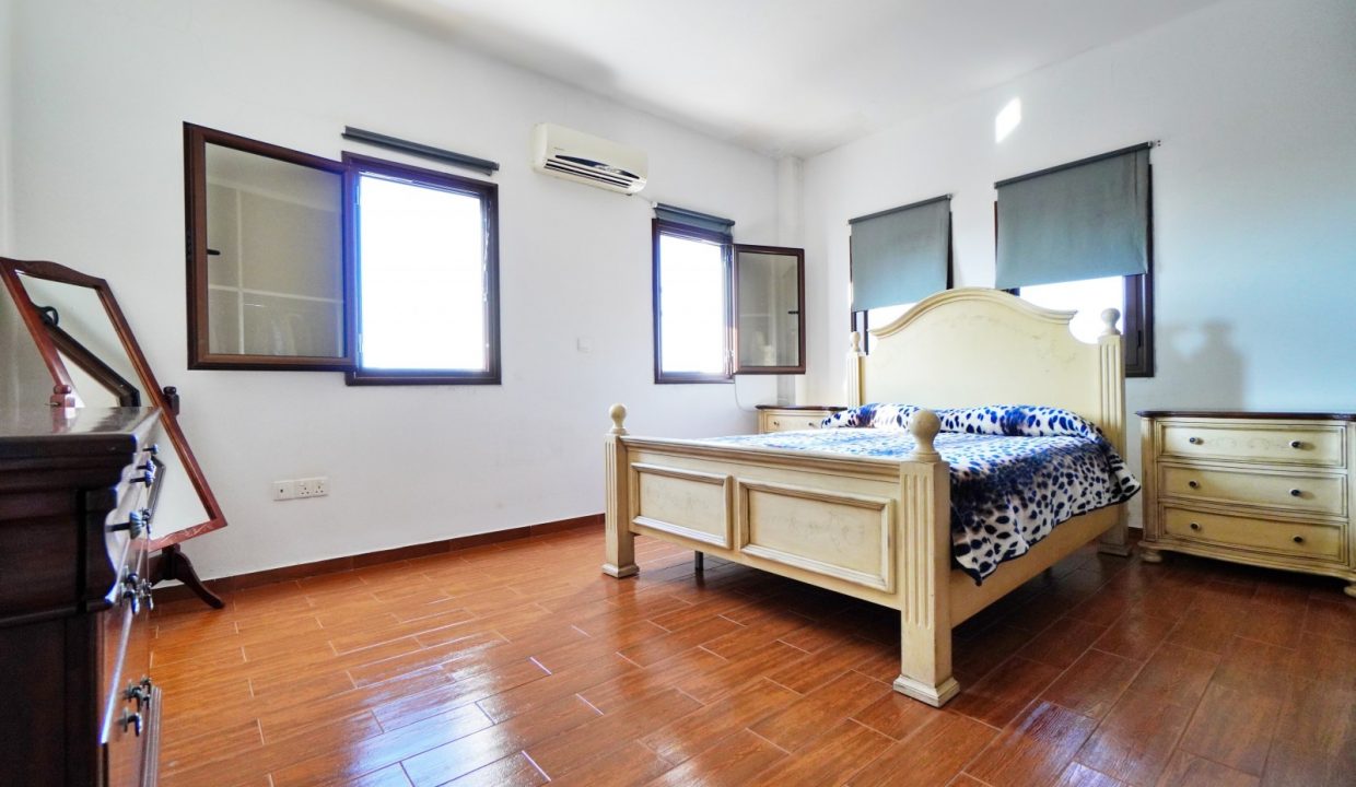 664955-detached-villa-for-sale-in-select-location_orig