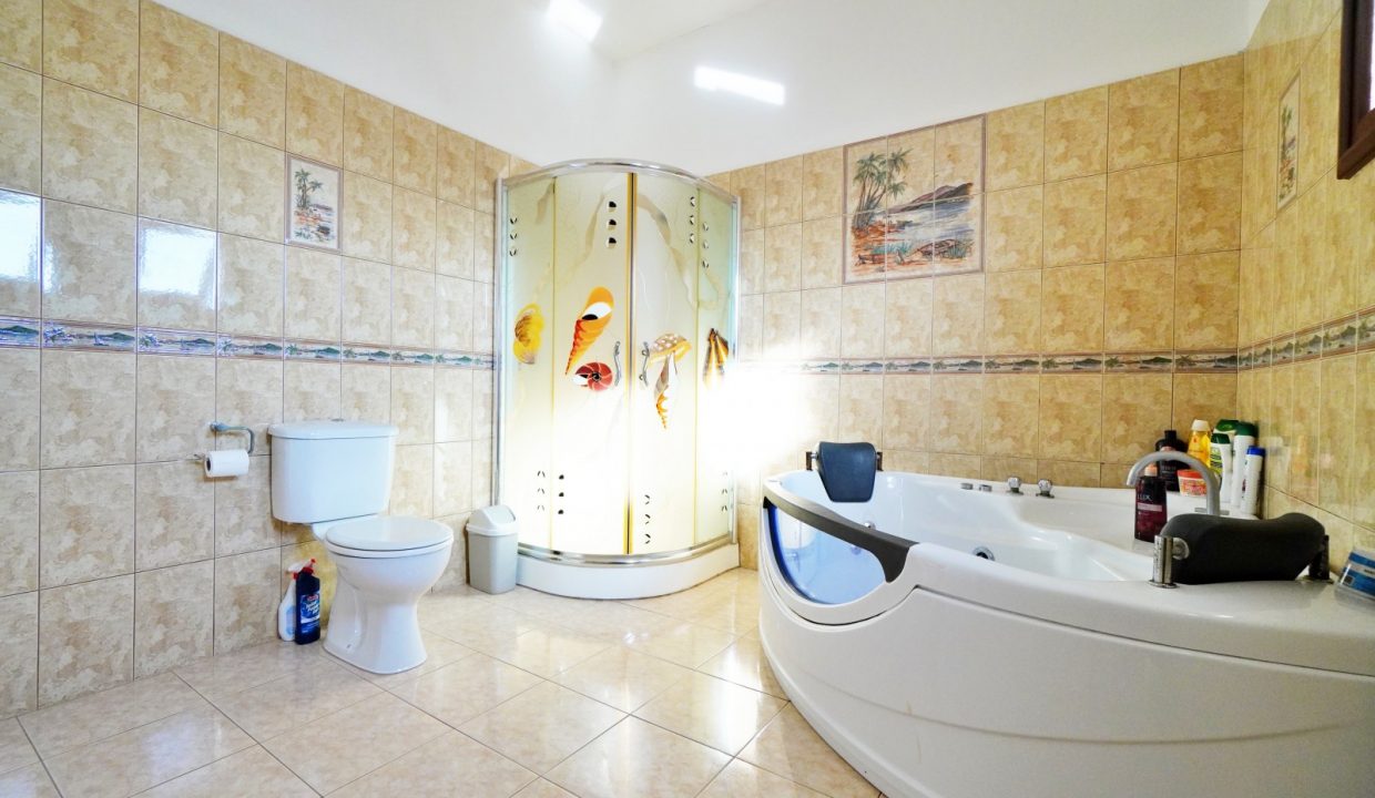 664957-detached-villa-for-sale-in-select-location_orig