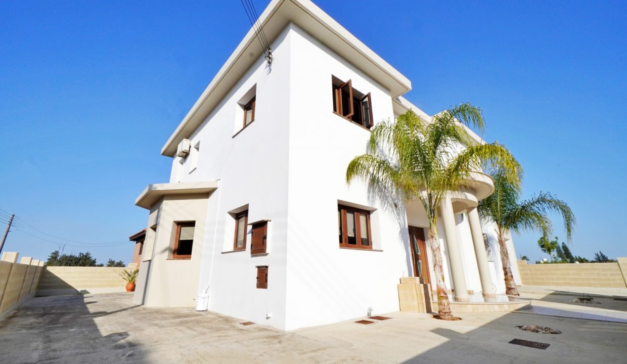 664964-detached-villa-for-sale-in-select-location_orig