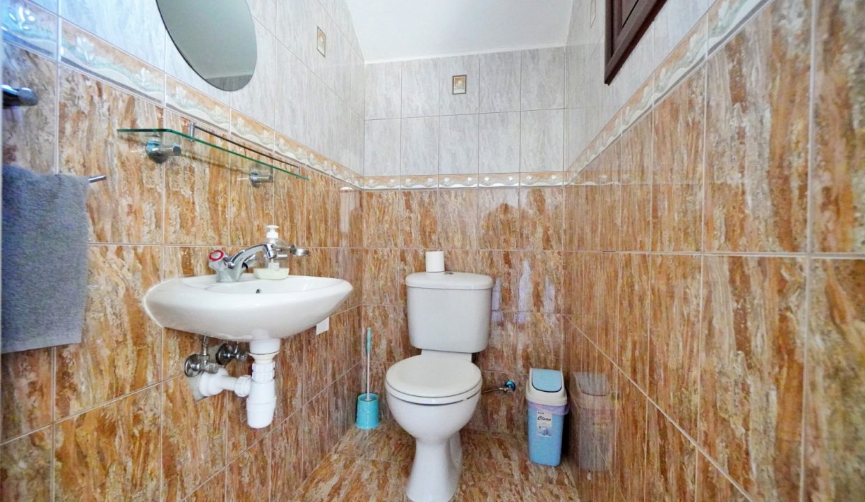 664967-detached-villa-for-sale-in-select-location_orig