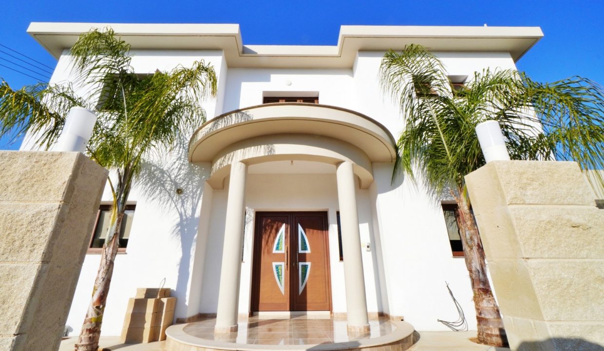 664968-detached-villa-for-sale-in-select-location_orig