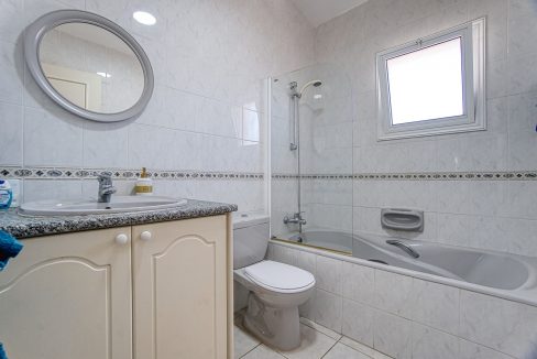 680737-detached-villa-for-sale-in-kato-paphos-universal_orig