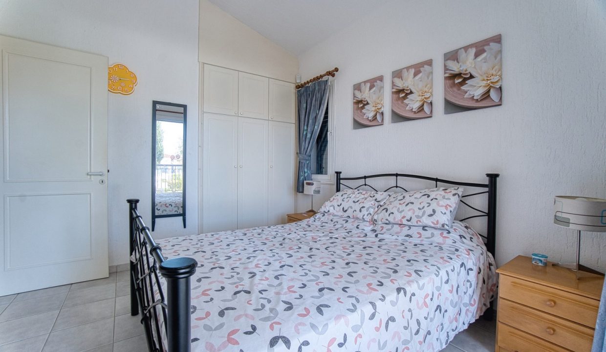 680739-detached-villa-for-sale-in-kato-paphos-universal_orig
