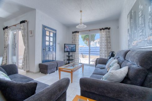 680762-detached-villa-for-sale-in-kato-paphos-universal_orig