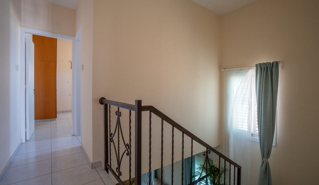 706639-semi-detached-villa-for-sale-in-kato-paphos-universal_orig