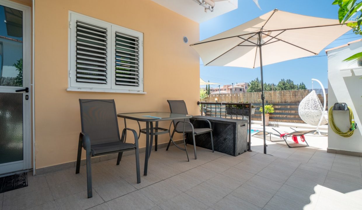 706657-semi-detached-villa-for-sale-in-kato-paphos-universal_orig