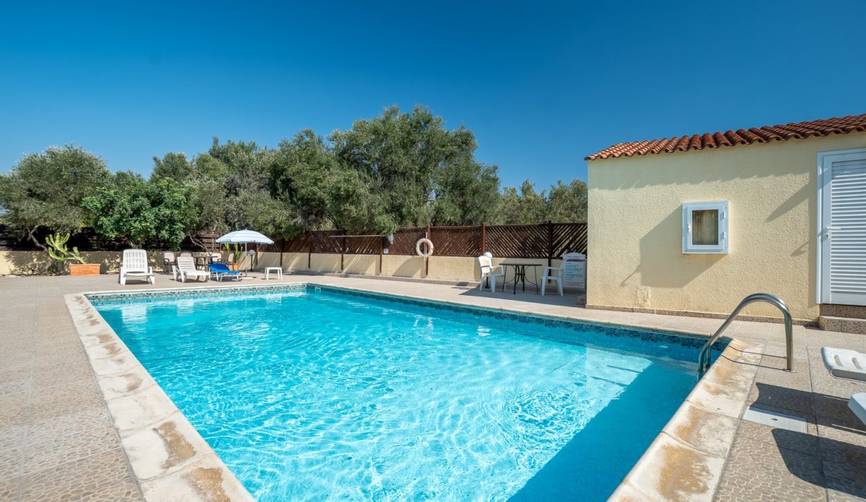 727111-town-house-for-sale-in-chloraka_orig