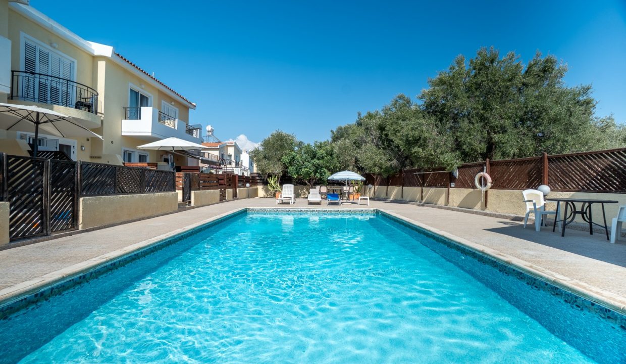 727112-town-house-for-sale-in-chloraka_orig